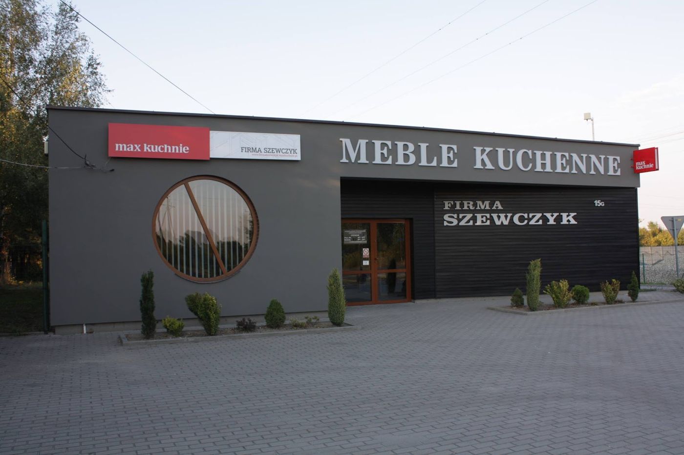 Salon mebli kuchennych — współpraca montażowa Studia Montażu Meblosfera